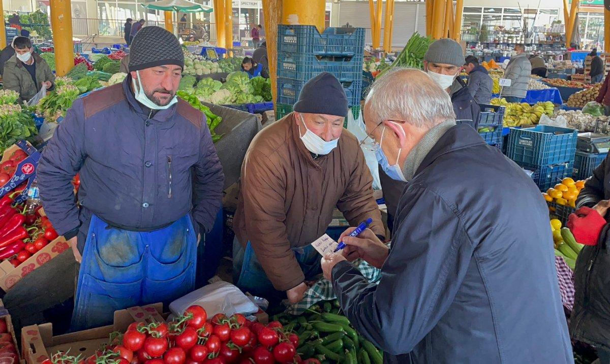 Kemal Kılıçdaroğlu eşiyle birlikte pazar alışverişine çıktı