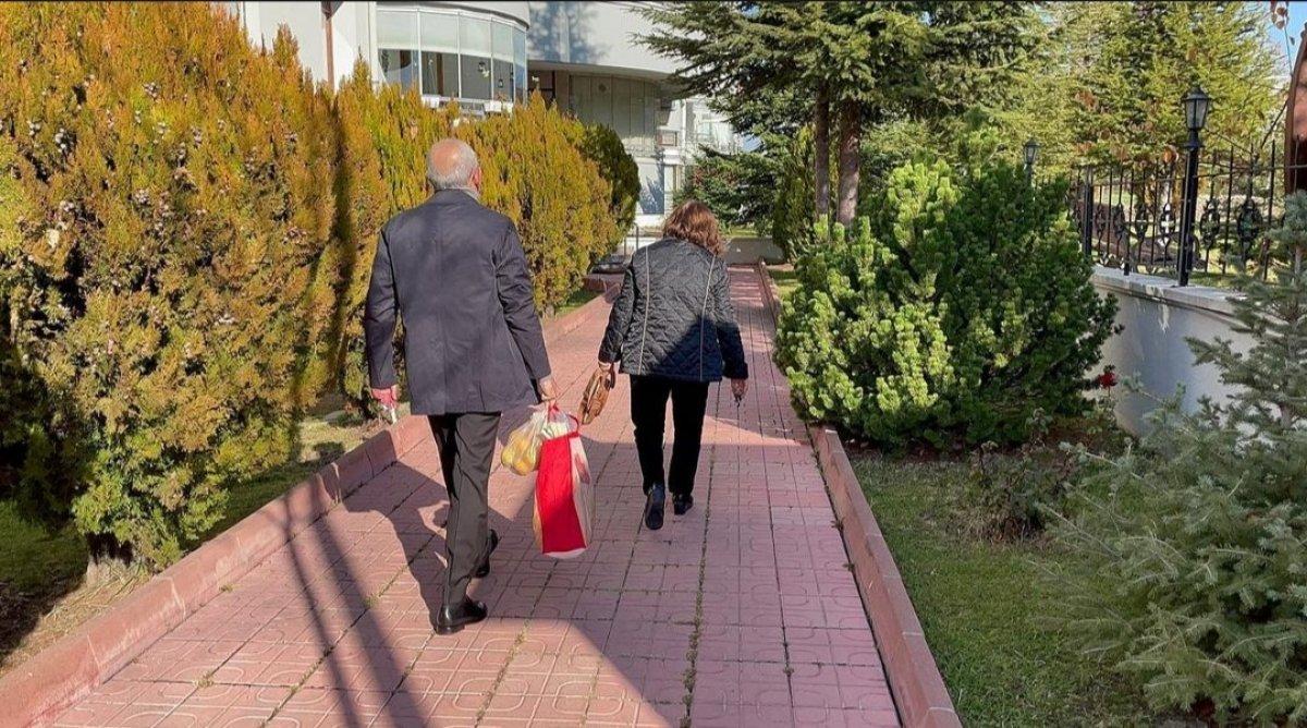 Kemal Kılıçdaroğlu eşiyle birlikte pazar alışverişine çıktı