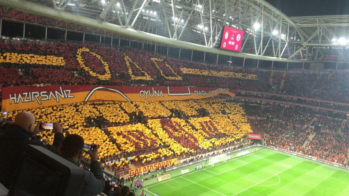 Galatasaray taraftarından Squid Game'li koreografi