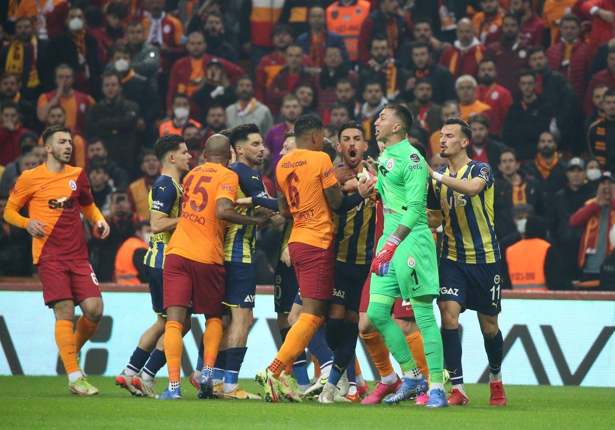 Derbide saha karıştı