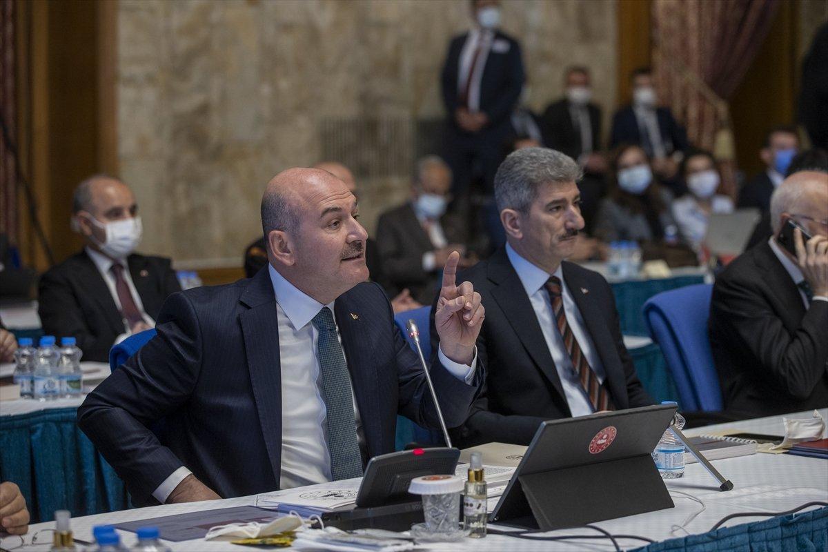 Süleyman Soylu'dan terörle mücadele sunumu yaparken gülüşen CHP'li vekillere sert tepki
