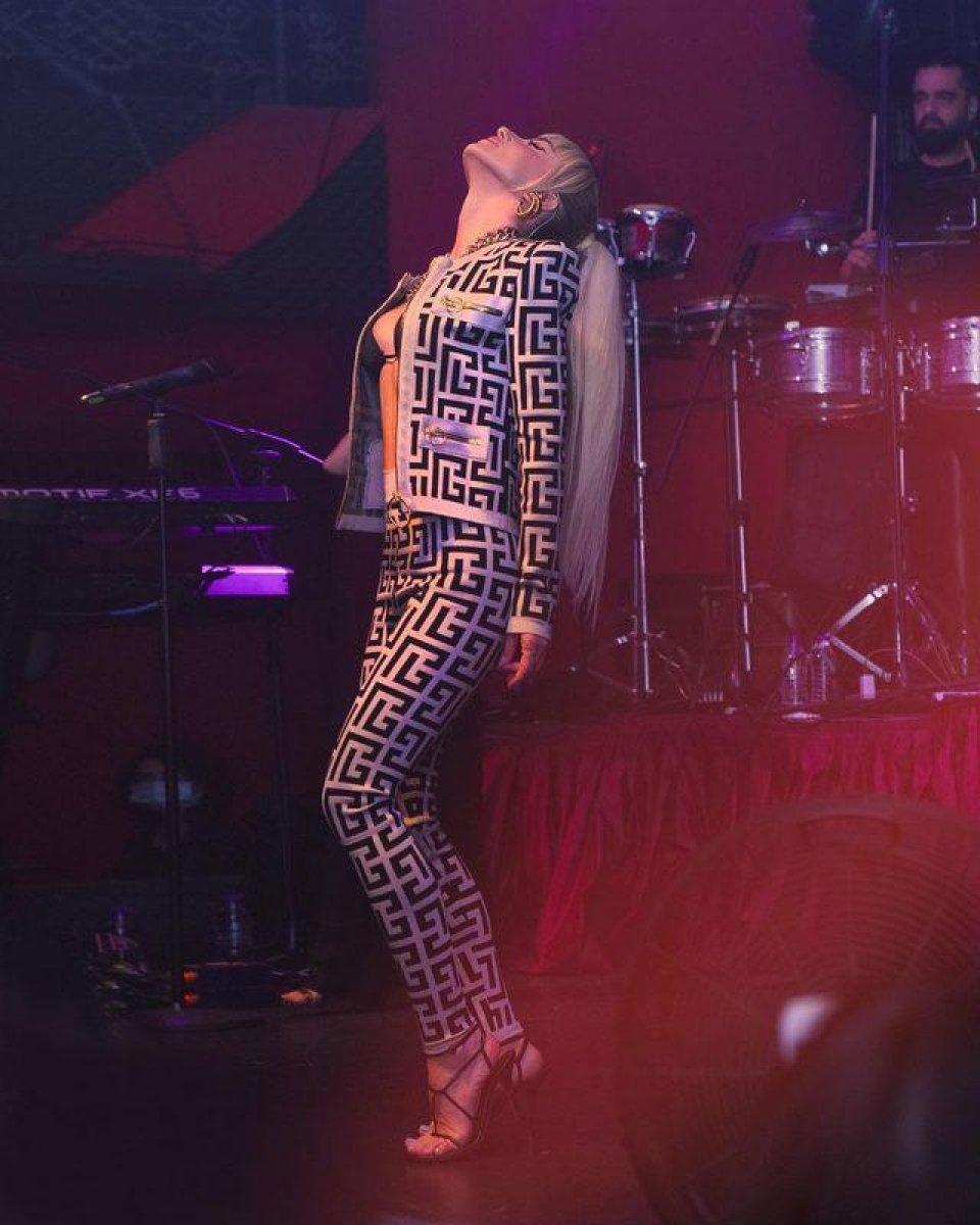 Gülşen yine tarzını konuşturdu