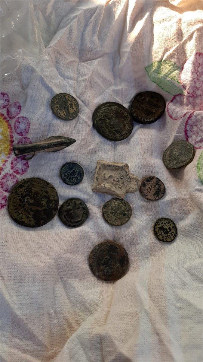 Denizli'deki bir otomobilde 13 sikke, 59 tarihi eser bulundu