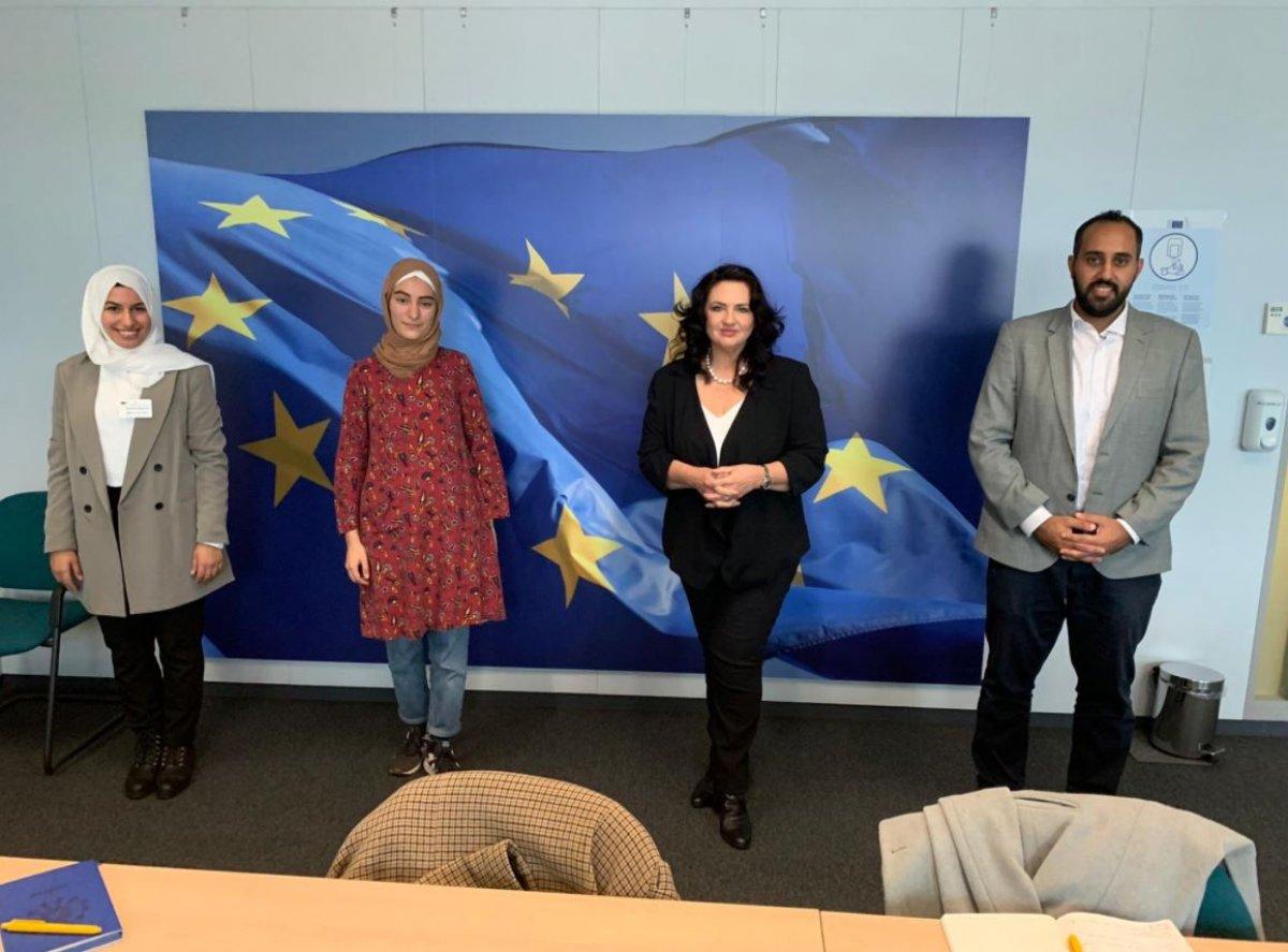 Fransız bakandan, Müslüman derneği ziyaret eden AB Komsiyon üyesine tepki