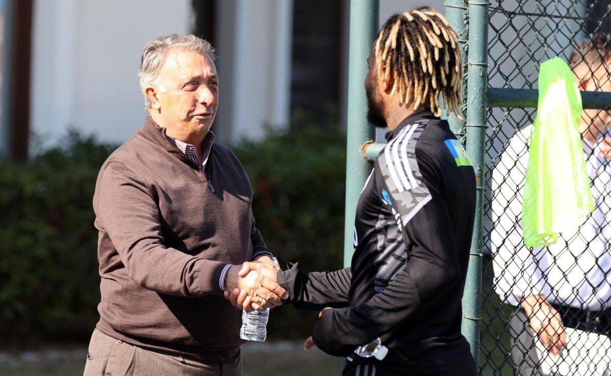 Ahmet Nur Çebi'den futbolculara gözdağı