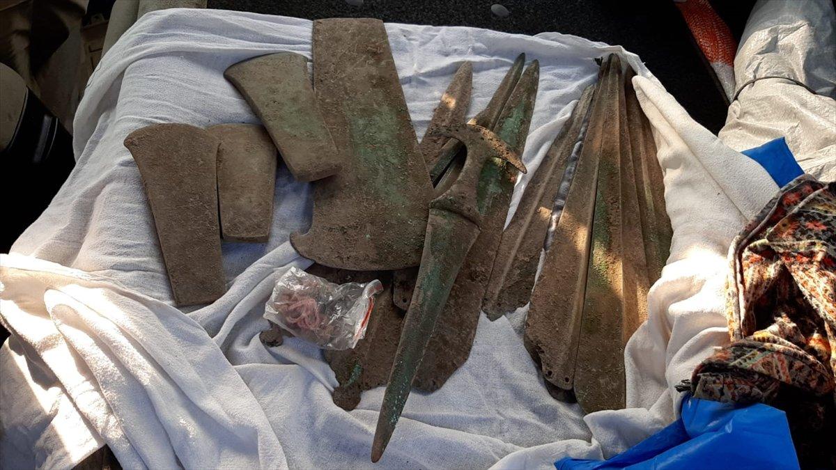 Denizli'deki bir otomobilde 13 sikke, 59 tarihi eser bulundu