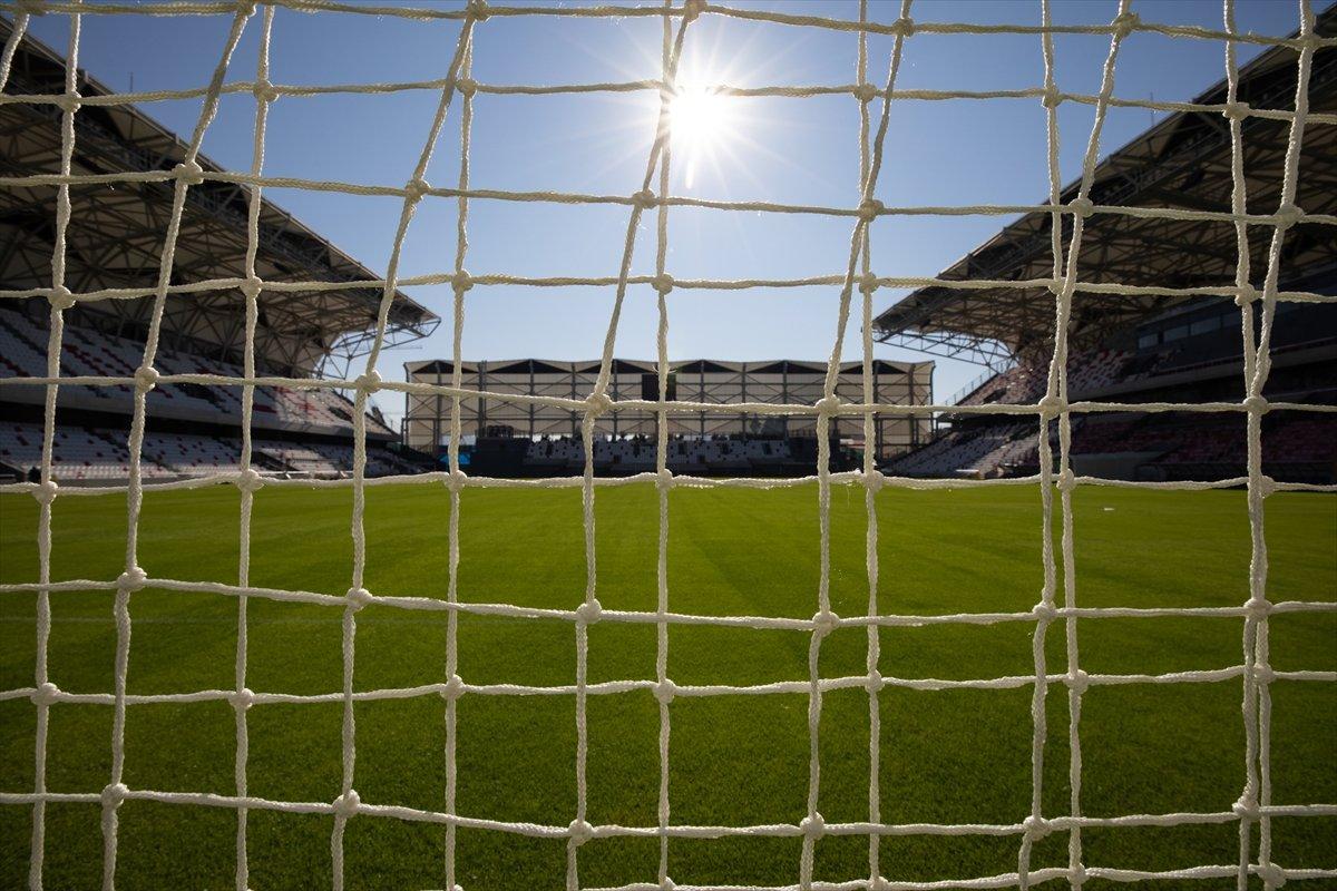 Alsancak Stadı'nda hazırlıklar tamamlandı