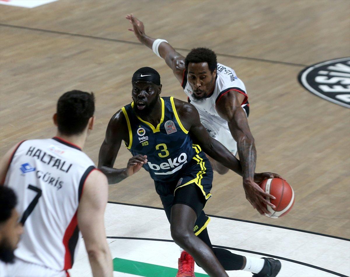 Fenerbahçe, Beşiktaş'ı 82-74 yendi