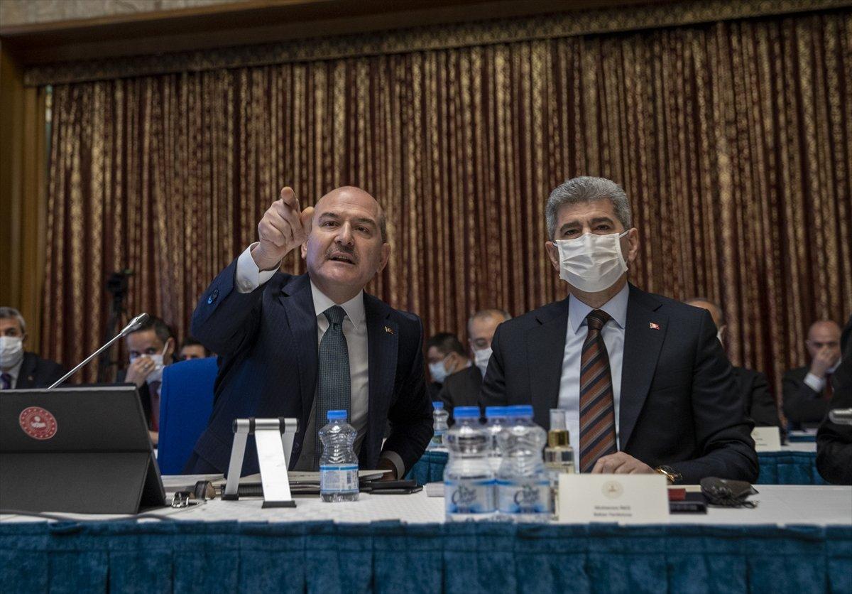 Süleyman Soylu'dan terörle mücadele sunumu yaparken gülüşen CHP'li vekillere sert tepki