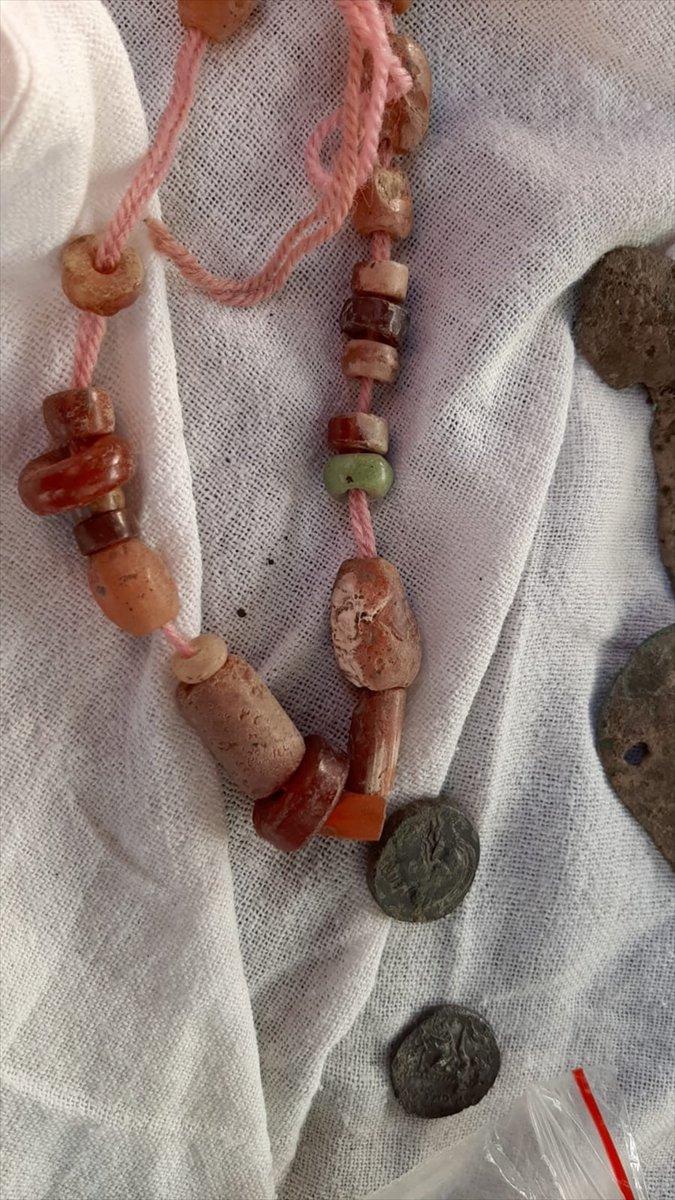 Denizli'deki bir otomobilde 13 sikke, 59 tarihi eser bulundu