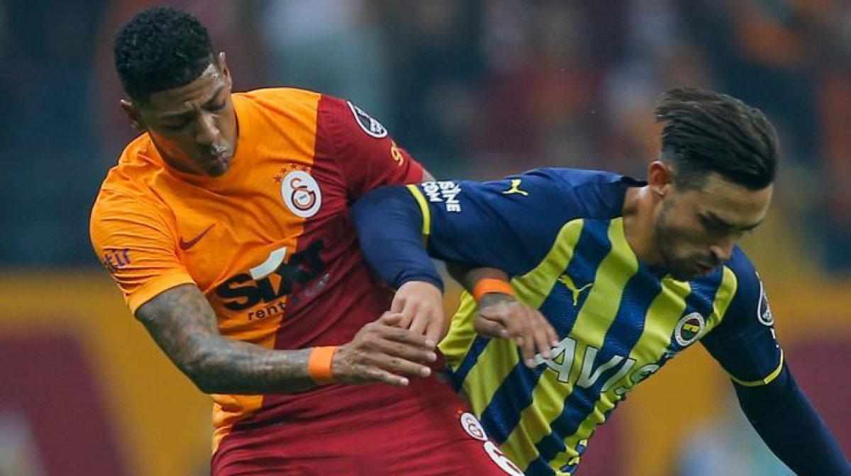 Patrick van Aanholt, derbide hayal kırıklığı yarattı