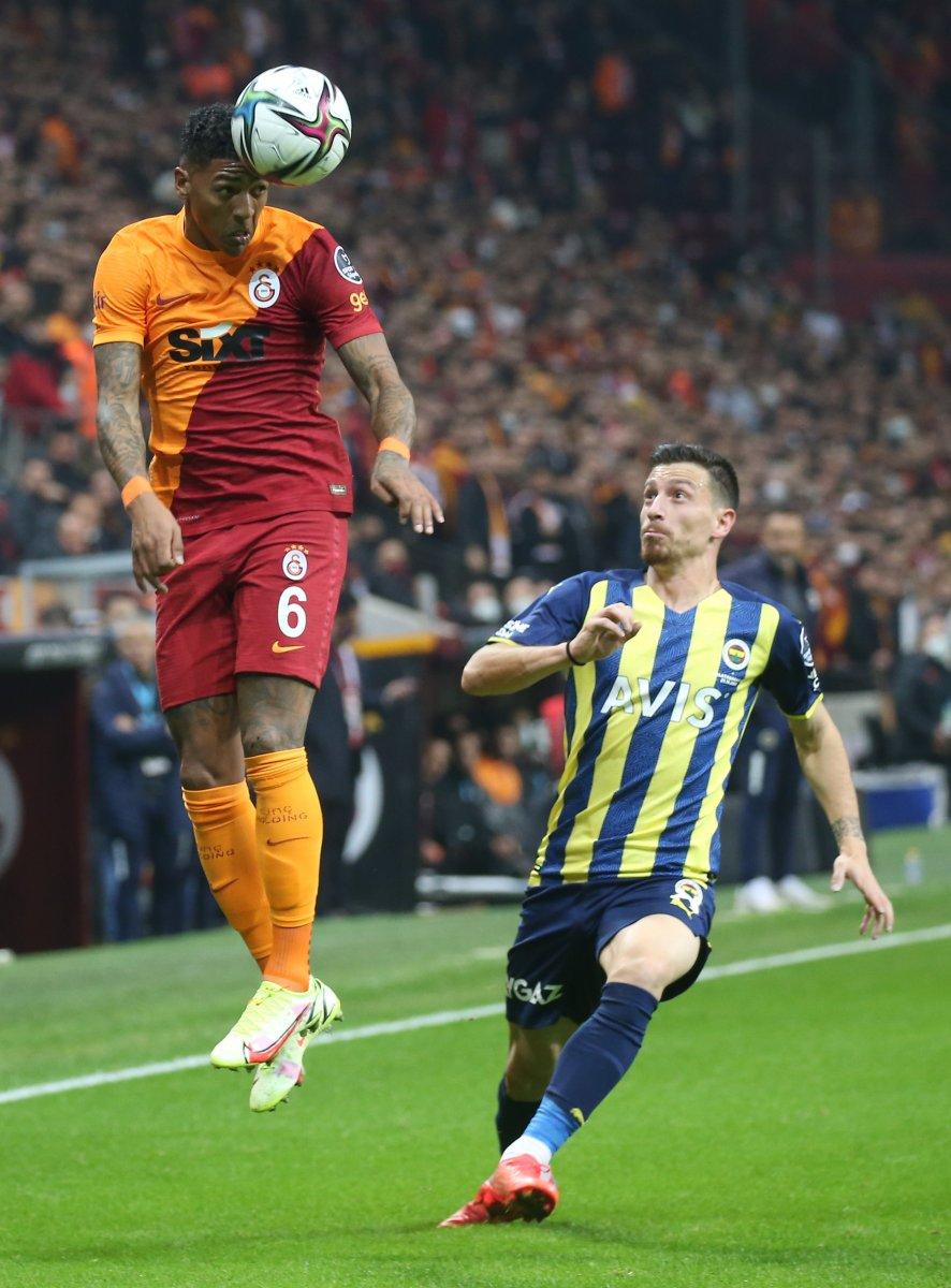 Patrick van Aanholt, derbide hayal kırıklığı yarattı