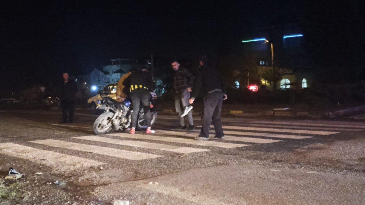 Zonguldak'ta otomobilin çarptığı motosikletli acı içinde ambulans bekledi