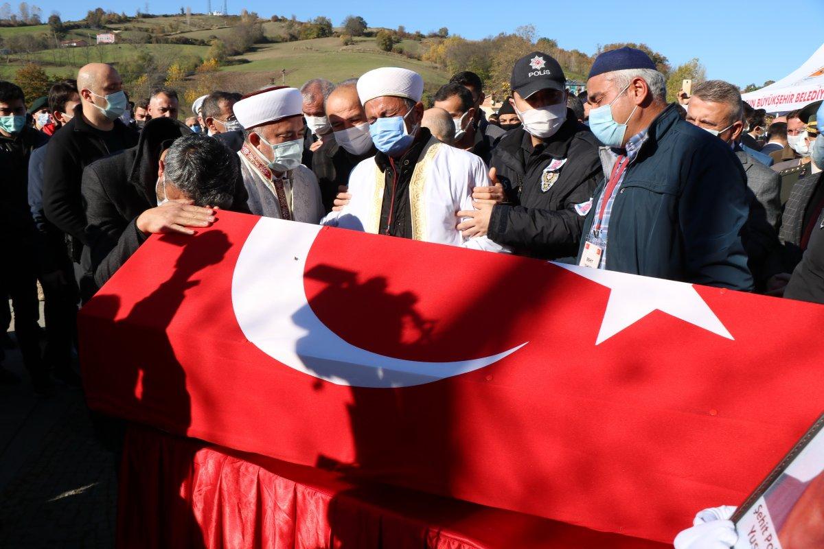 Trabzon'da şehit polisin cenaze namazını babası kıldırdı