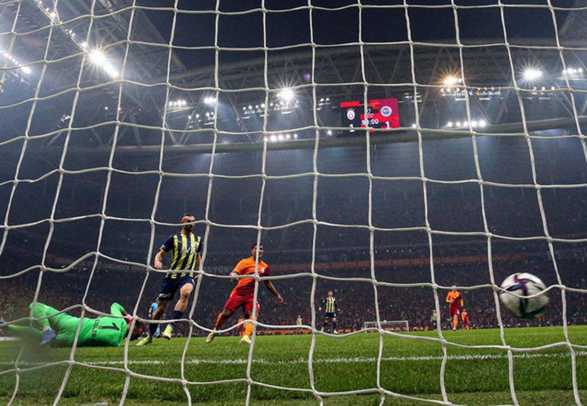 Miguel Crespo'nun şutunun hızı: 103 km