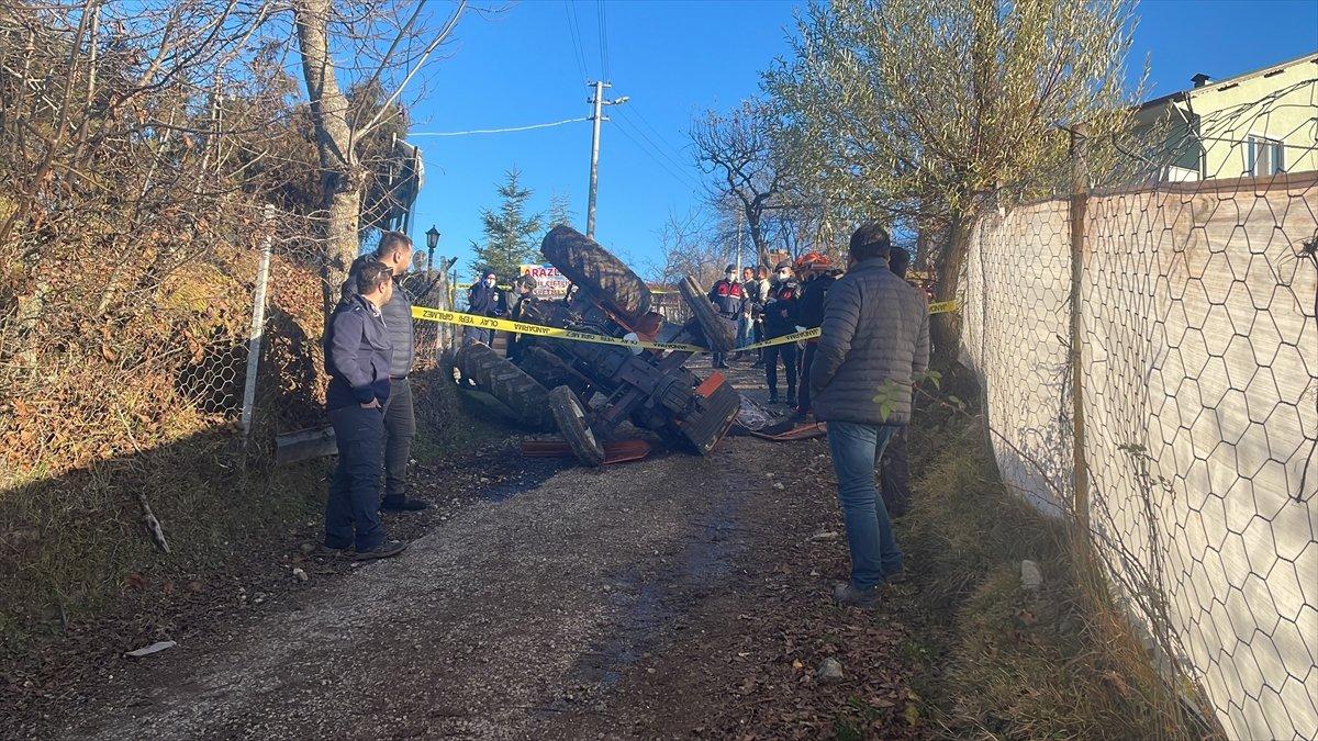 Bolu'da devrilen traktördeki karı koca öldü