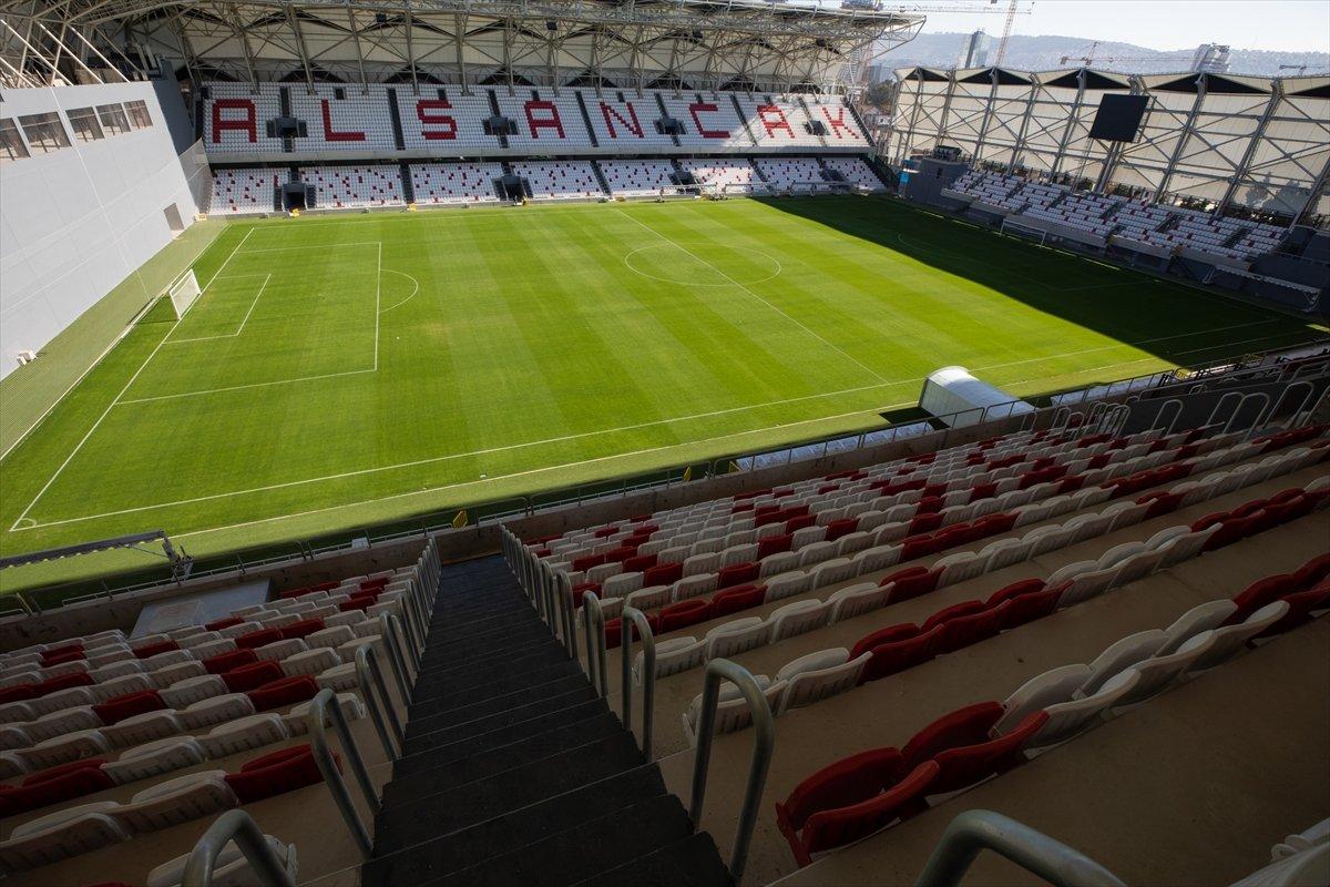 Alsancak Stadı'nda hazırlıklar tamamlandı