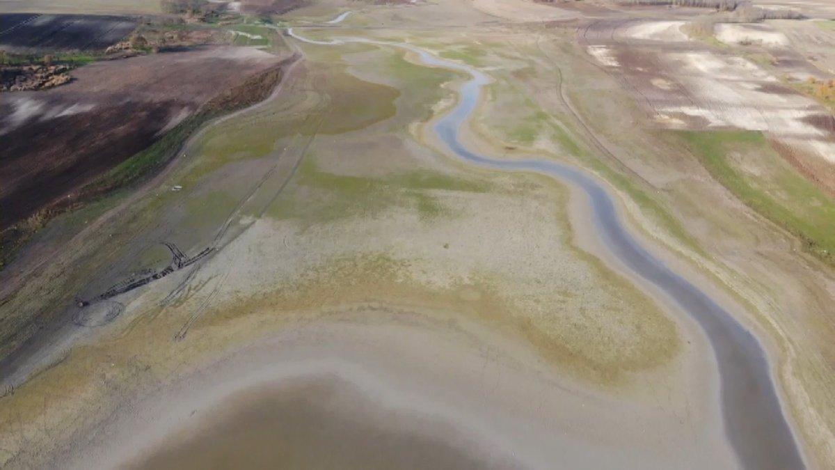 Arnavutköy Sazlıdere Barajı'nda sular çekildi
