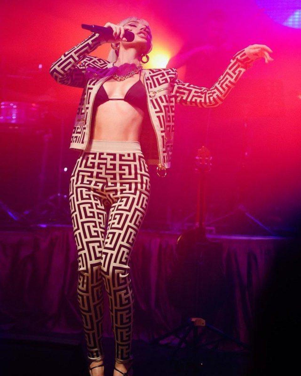 Gülşen yine tarzını konuşturdu