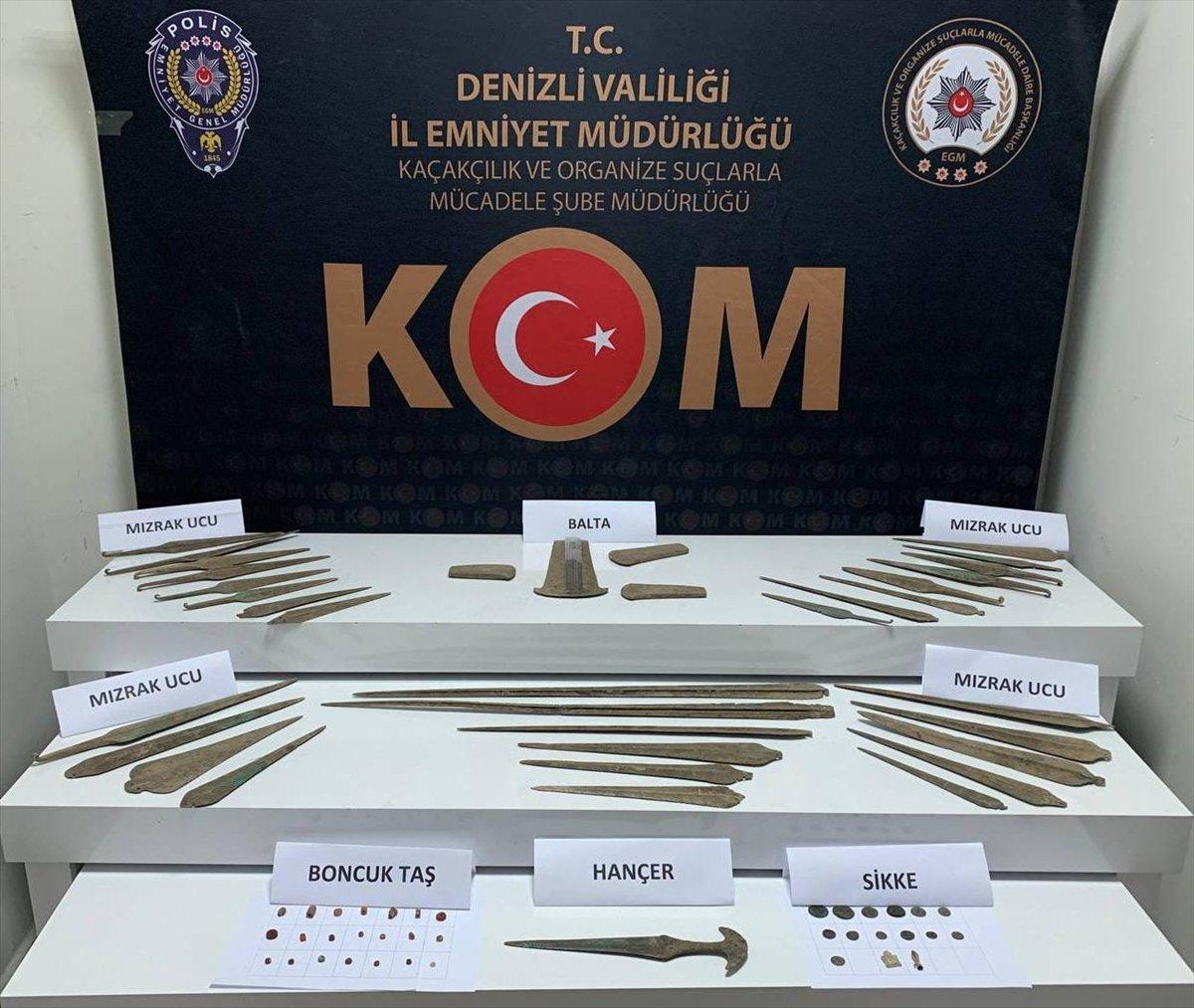 Denizli'deki bir otomobilde 13 sikke, 59 tarihi eser bulundu