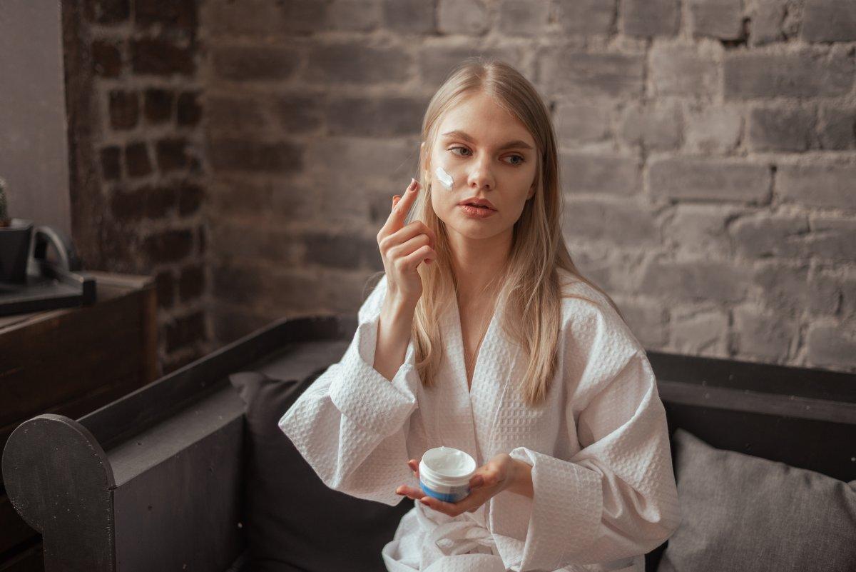 Cilt güzelliğinizi gölgeleyen 6 sabah rutini