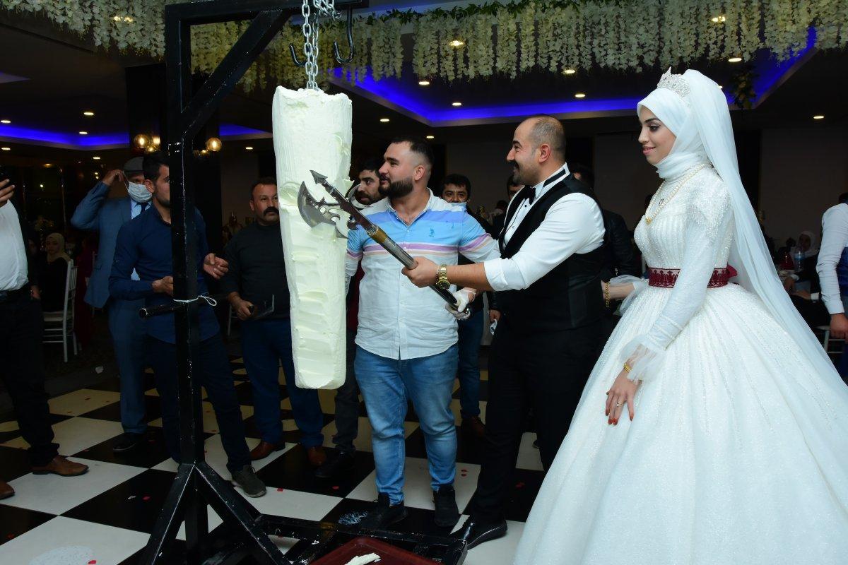 Kahramanmaraş'ta dondurmadan düğün pastası yapıldı