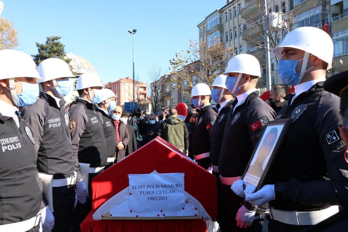 Trabzon'da şehit polisin cenaze namazını babası kıldırdı