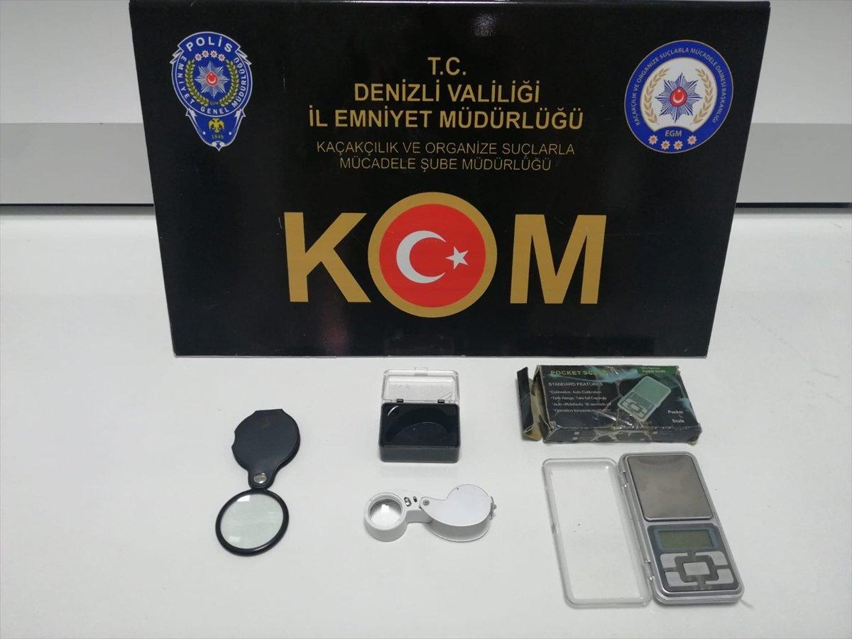 Denizli'deki bir otomobilde 13 sikke, 59 tarihi eser bulundu