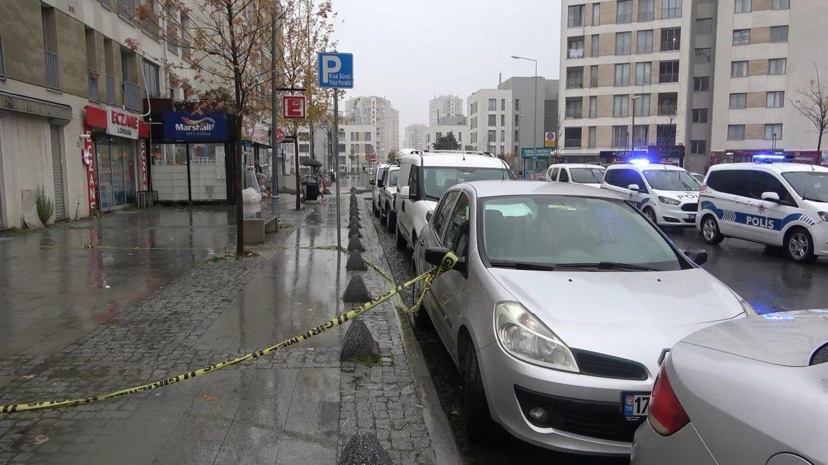 Başakşehir’de, kuyumcudan 7 kilo altın çalındı