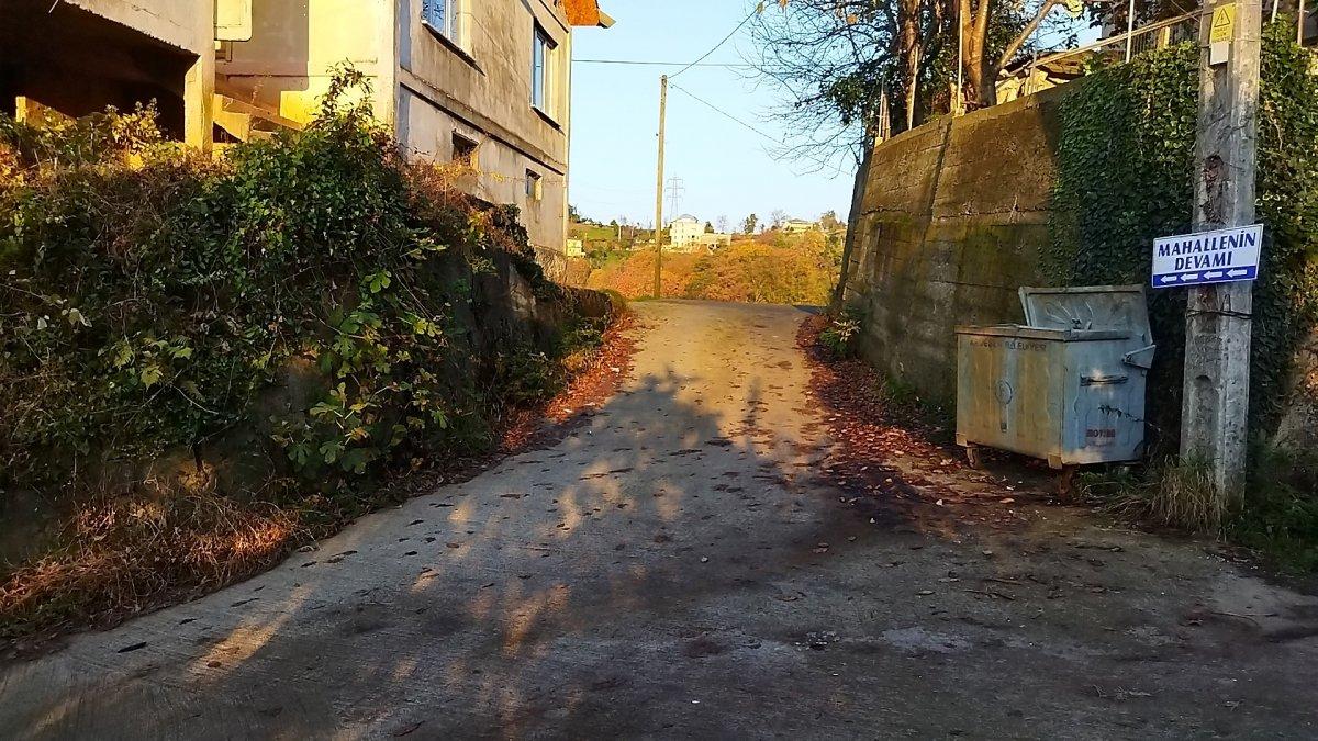 Rize'de yol sorununa, 'Mahallenin devamı' tabelasıyla çözüm buldular