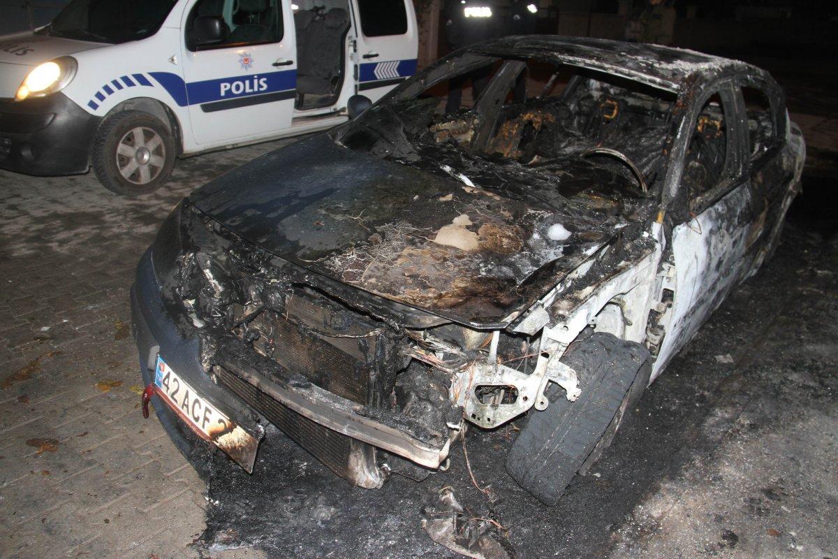 Konya’da 3 araç kundaklandı