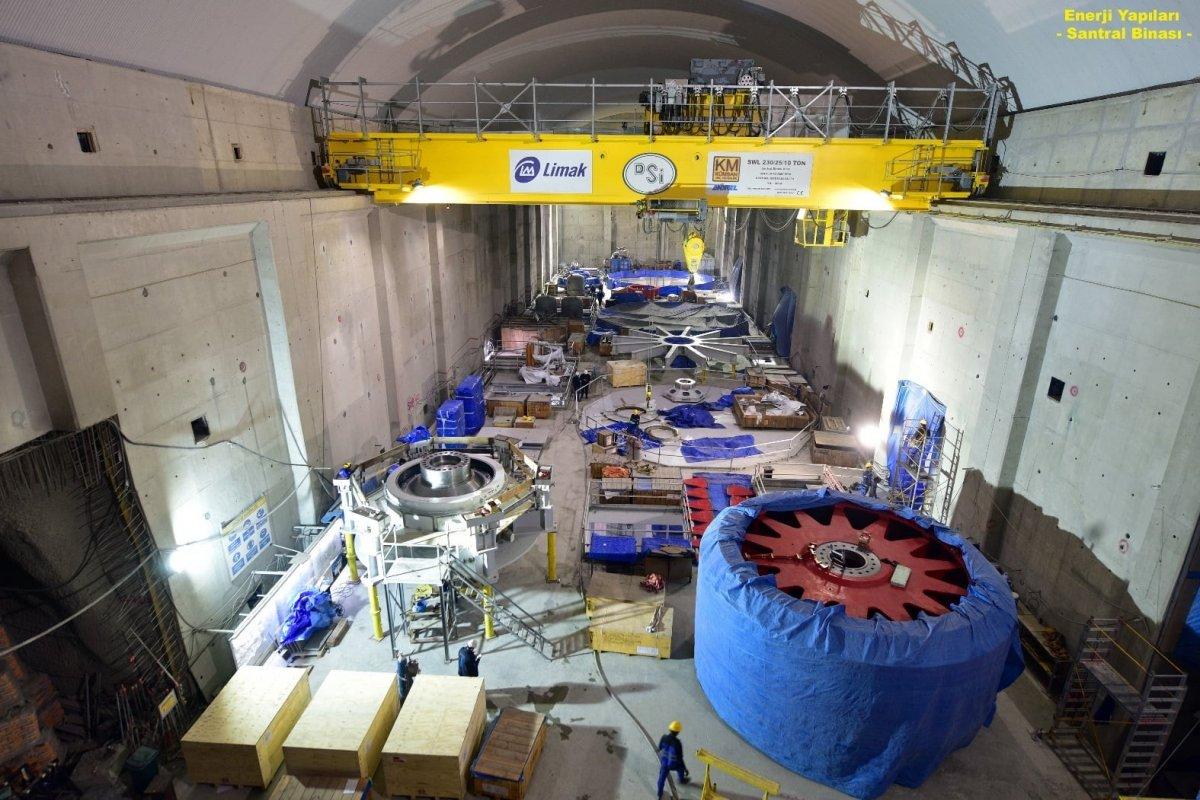 Yusufeli Barajı'nda 80 tonluk elektrik türbini montajlandı