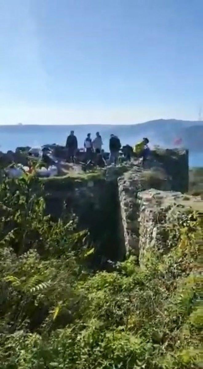 Beykoz Yoros Kalesi’nde gençlerin mangal eğlencesi kamerada