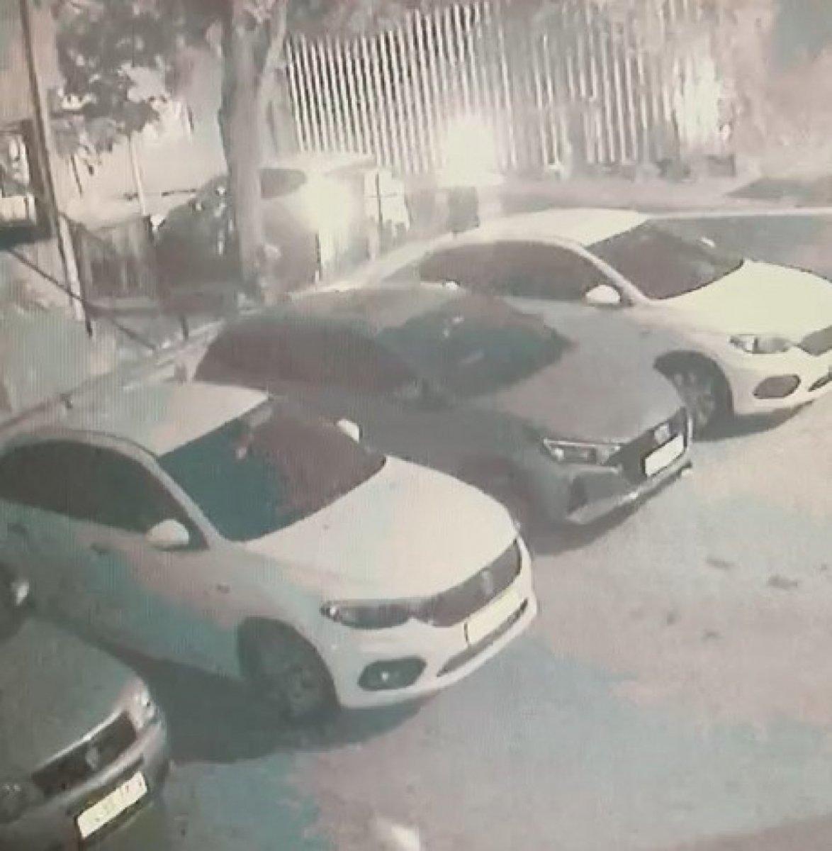 Maltepe’de park halindeki otomobile boya sökücü döktü