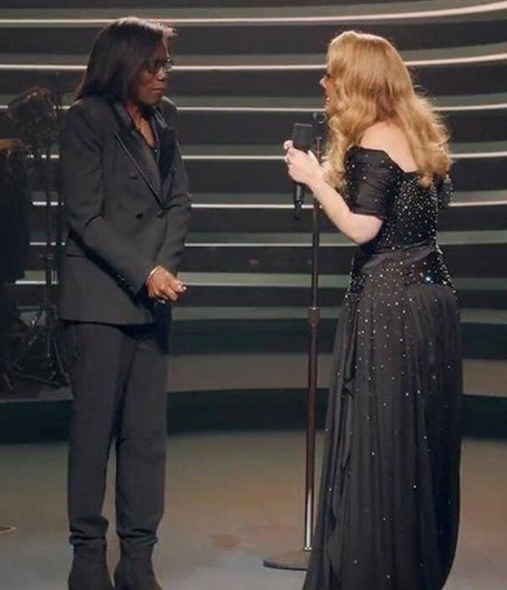 Adele'i ağlatan sürpriz