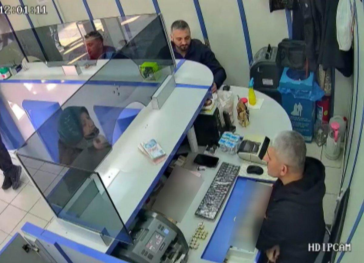 Kayseri'de döviz alan vatandaşa yanlışlıkla fazla para verdi