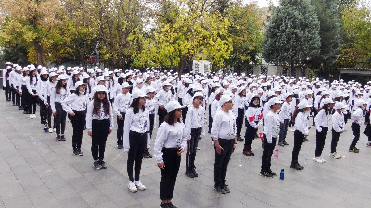 Diyarbakır'da 300 öğrenciden ‘Atatürk’ün çocuklarıyız' şarkısı