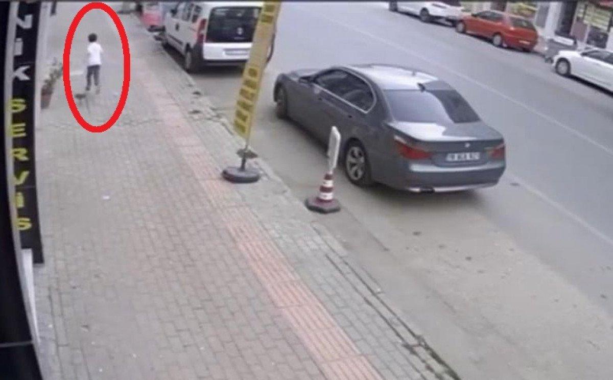 Bursa’da, yolun karşısına geçen çocuğa otomobil çarptı