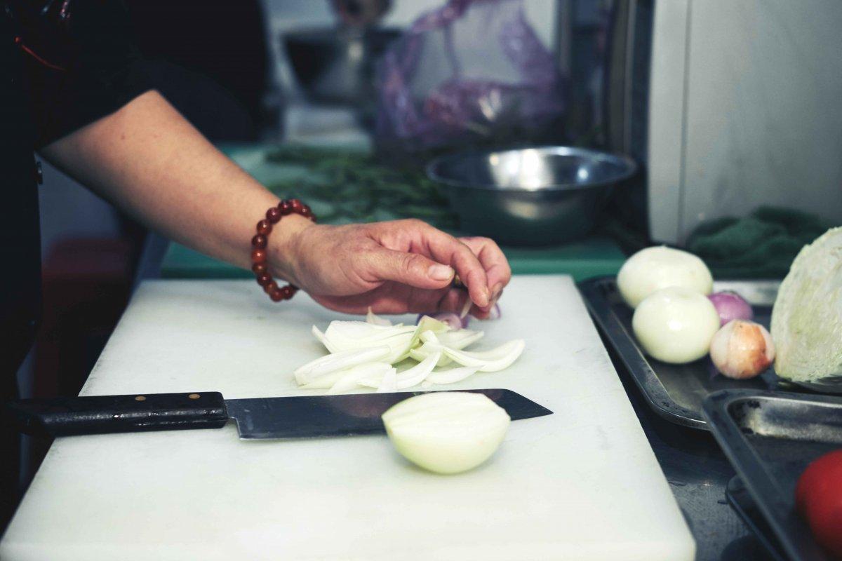 Soğan keserken gözyaşlarını önlemek için 6 ipucu