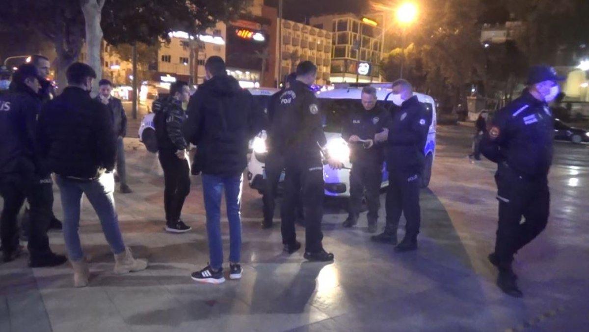 Denizli'de omuz atma davasında bir kişi bıçaklandı