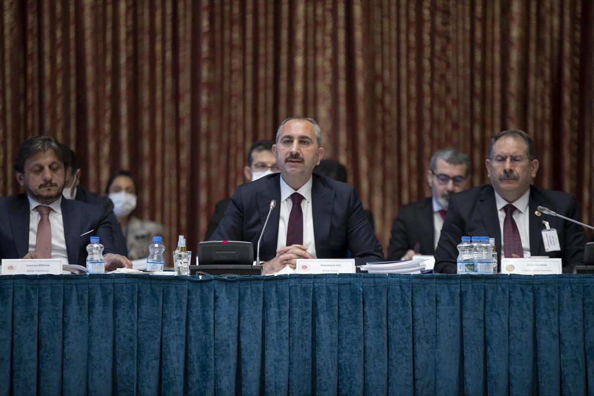 Abdulhamit Gül: Yeni yılda 12 bin 400 yeni personel alacağız