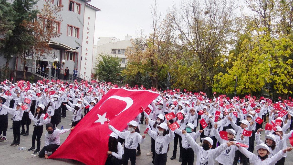 Diyarbakır'da 300 öğrenciden ‘Atatürk’ün çocuklarıyız' şarkısı