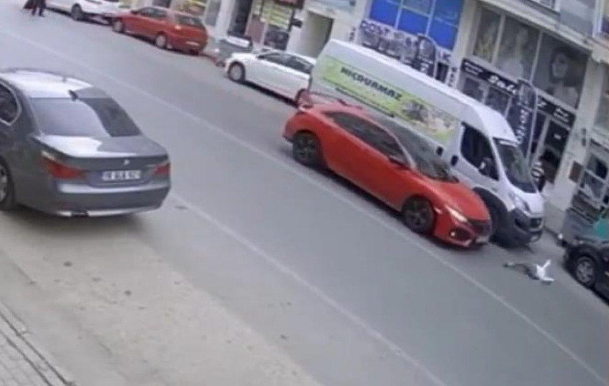 Bursa’da, yolun karşısına geçen çocuğa otomobil çarptı