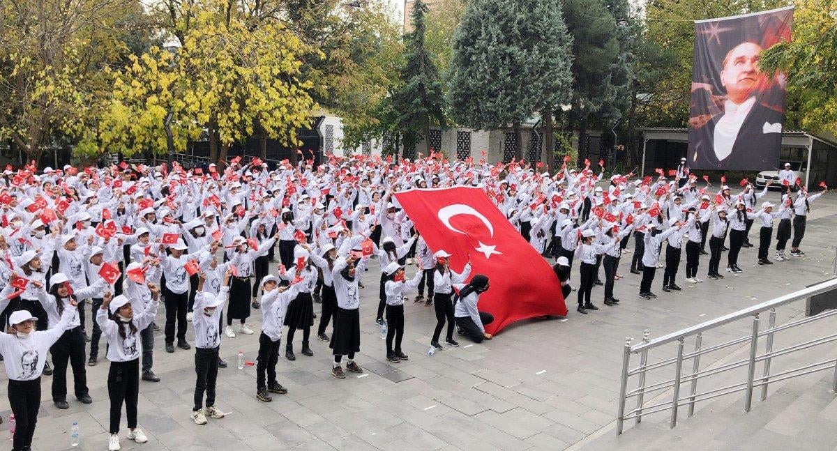Diyarbakır'da 300 öğrenciden ‘Atatürk’ün çocuklarıyız' şarkısı