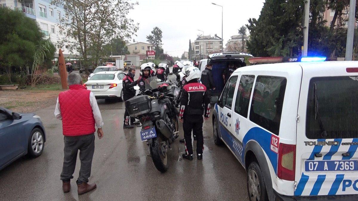 Antalya'da polis aracını taşlayan 4 kişi gözaltına alındı