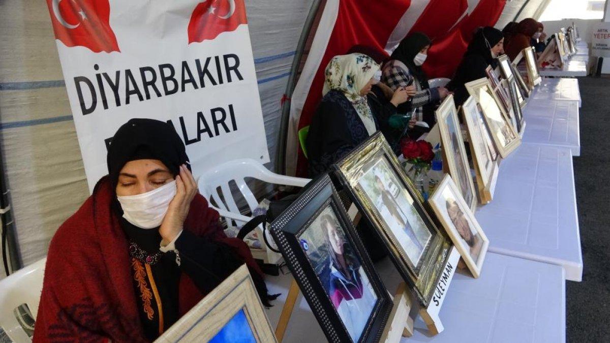 Evlat nöbetindeki baba: Oğlumu devlet okuttu avukat olacaktı, HDP eline silah verdi