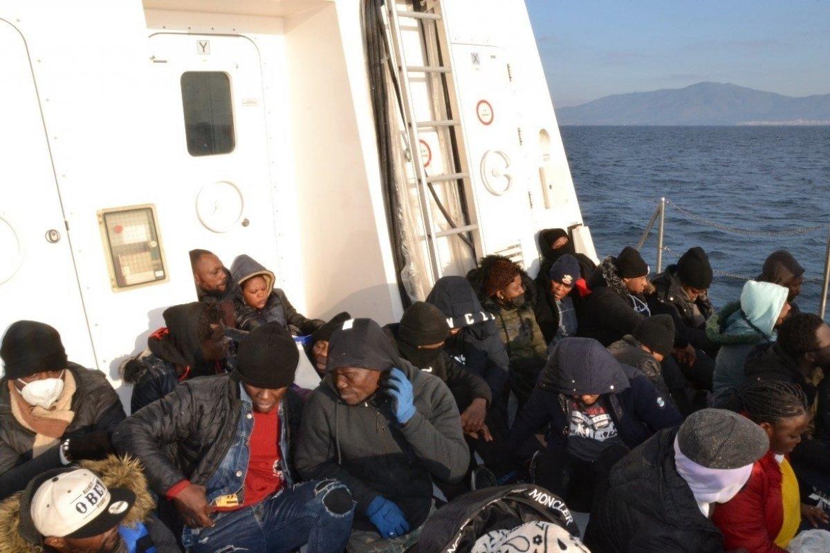 İzmir’de, Yunanistan tarafından itilen 274 kaçak göçmen kurtarıldı