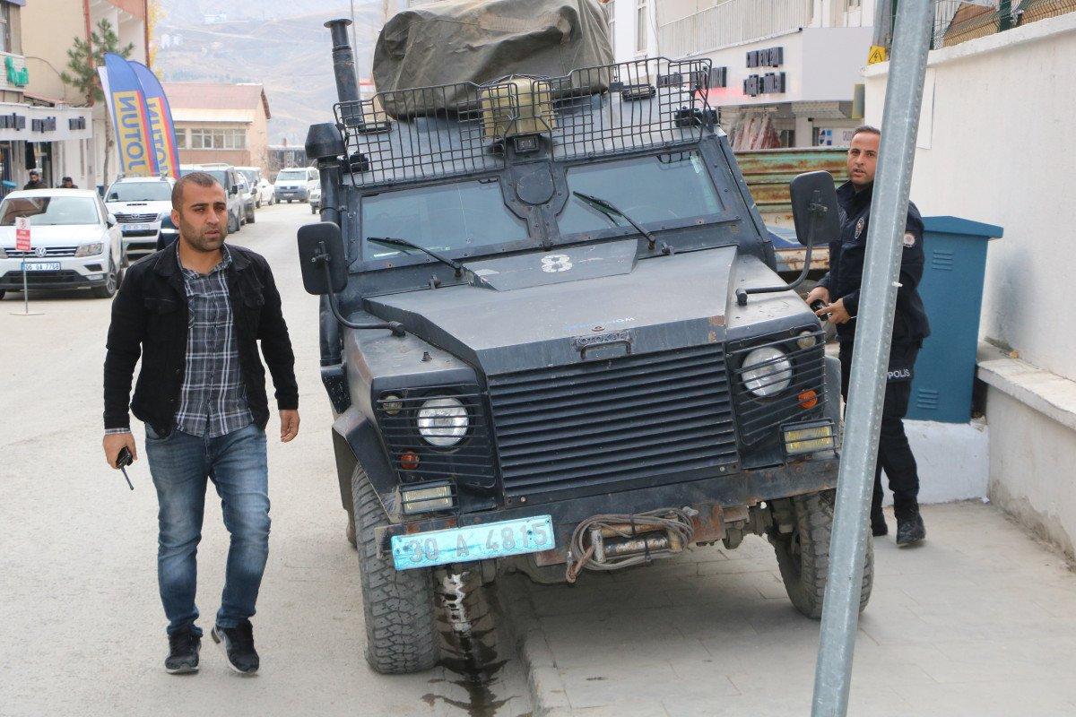 Hakkari'de kadına şiddet ihbarına giden polislere pastalı sürpriz