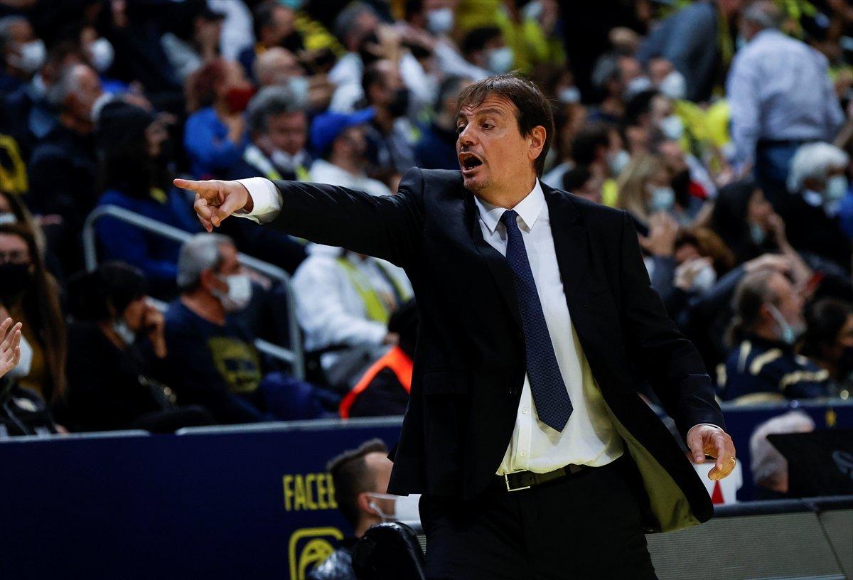 Anadolu Efes EuroLeague'de Fenerbahçe'yi yendi