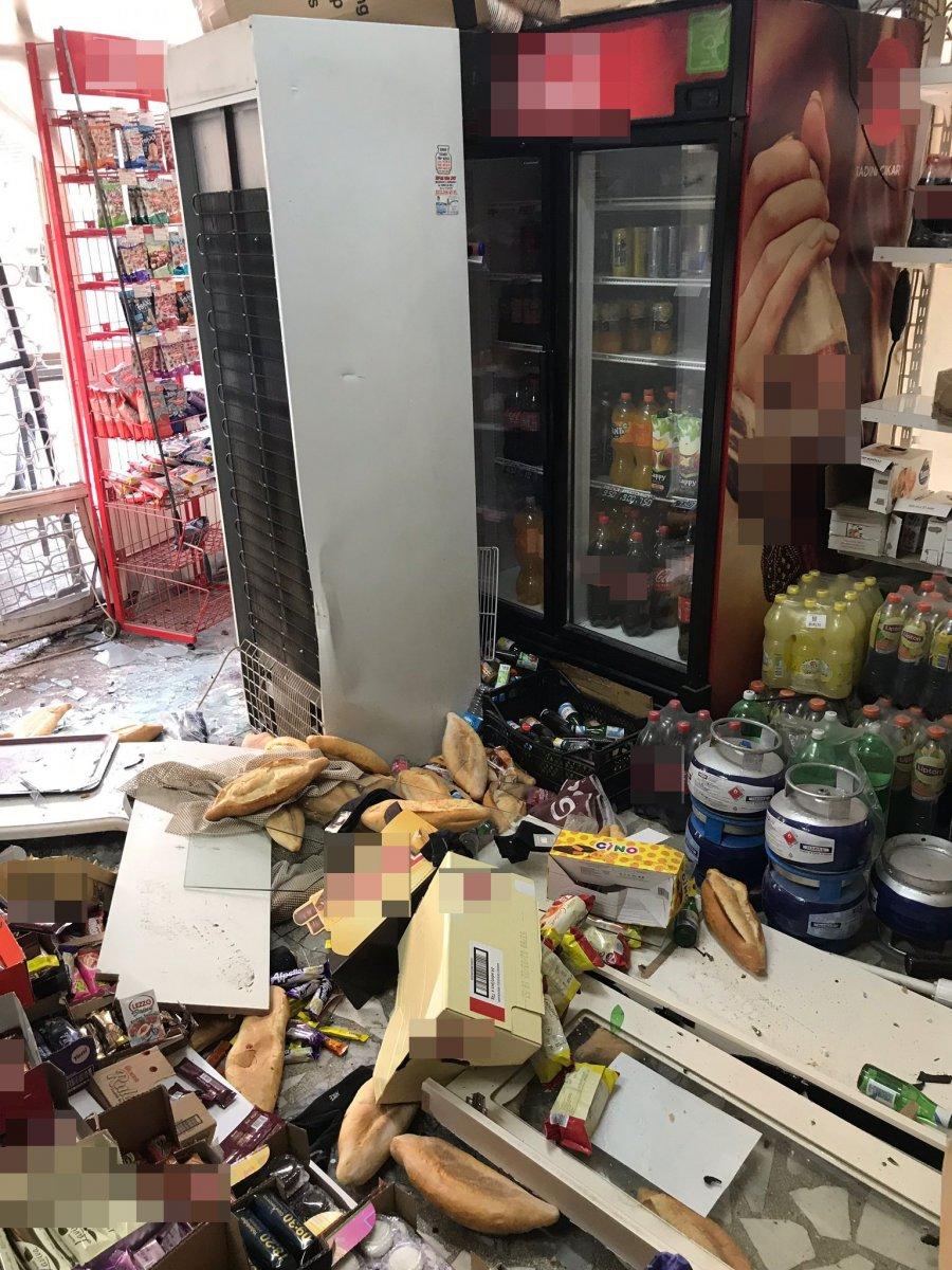 Ümraniye’de kazada savrulan araç, yayaya çarpıp dükkana daldı